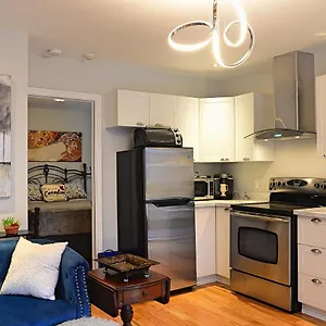 Downtown Executive Retreat With Private Balcony Near Bank Street - Sleep Max 2 Canada